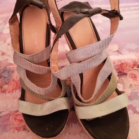 Shoes - Picture 4 of 4